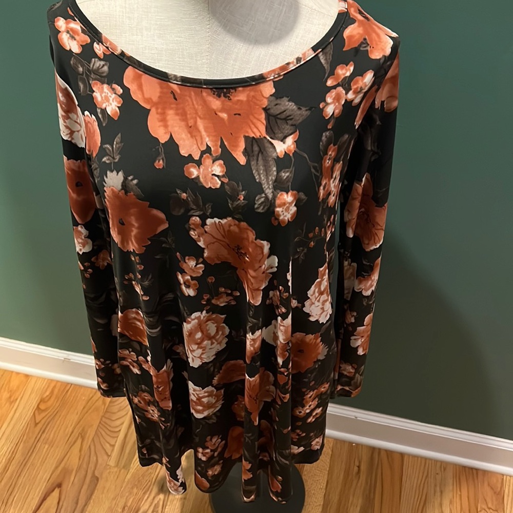 ❄️MTS‎ size small dress.  Long sleeves with pockets